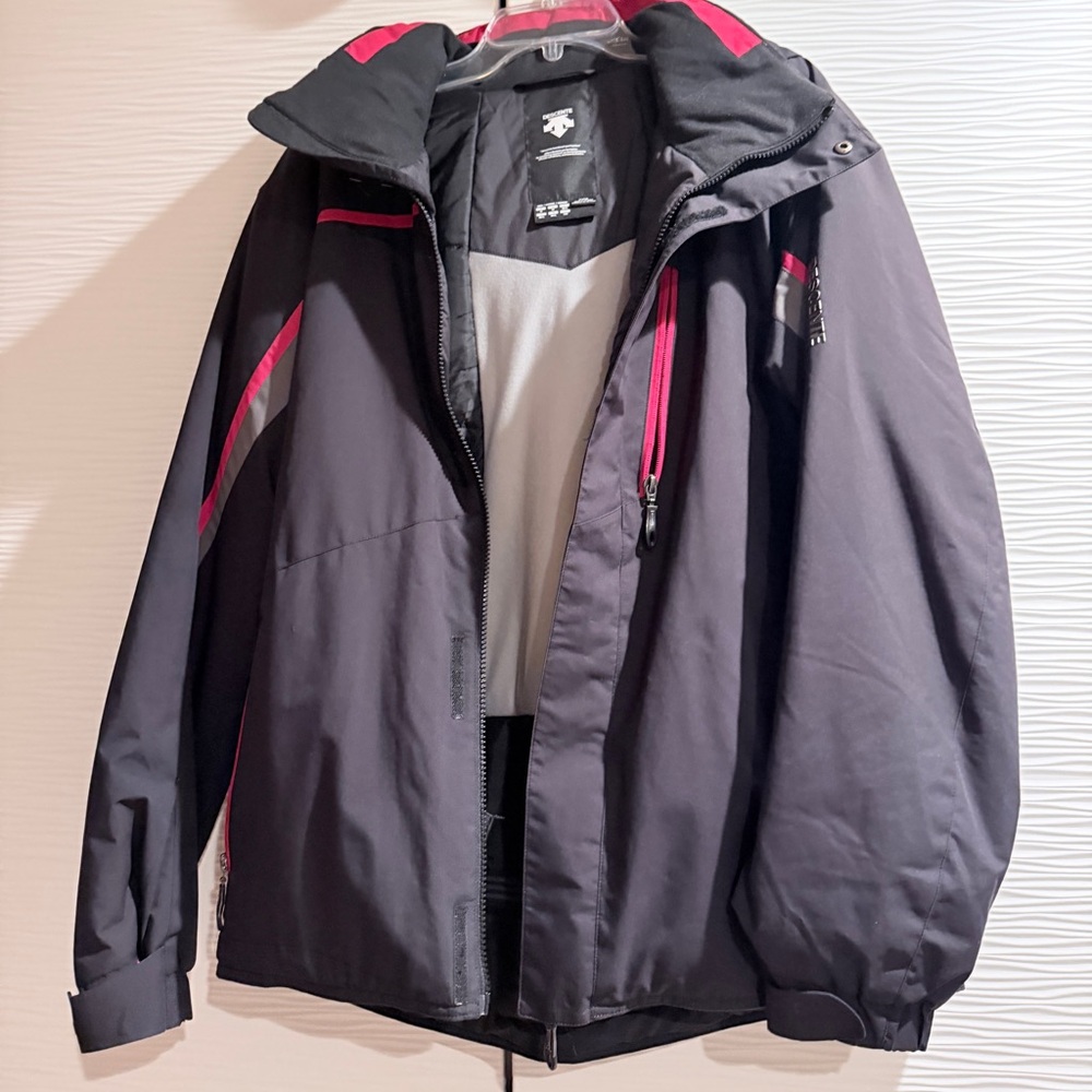 Descente Men's Black and Red Ski Jacket